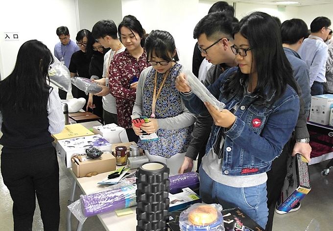 SDS China (SDSC), showing interest in donated items in the bazaar