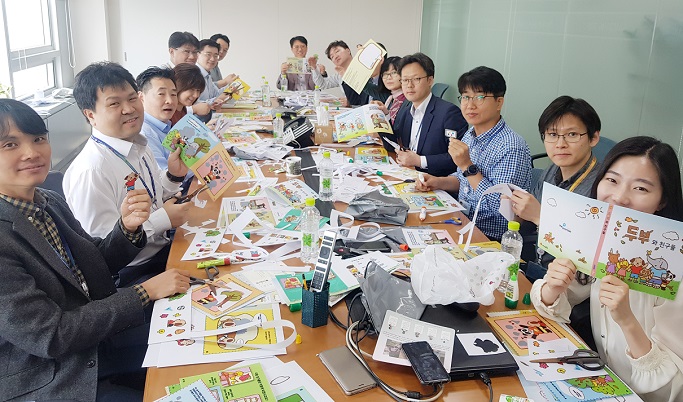 SDS HQ, making children's textbooks for the prevention of informatization dysfunction