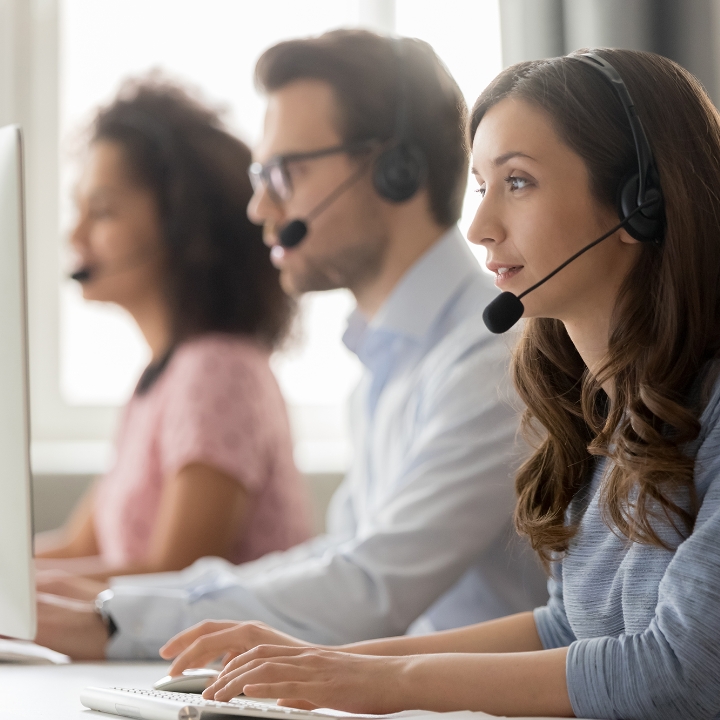 Detecting customer complaints