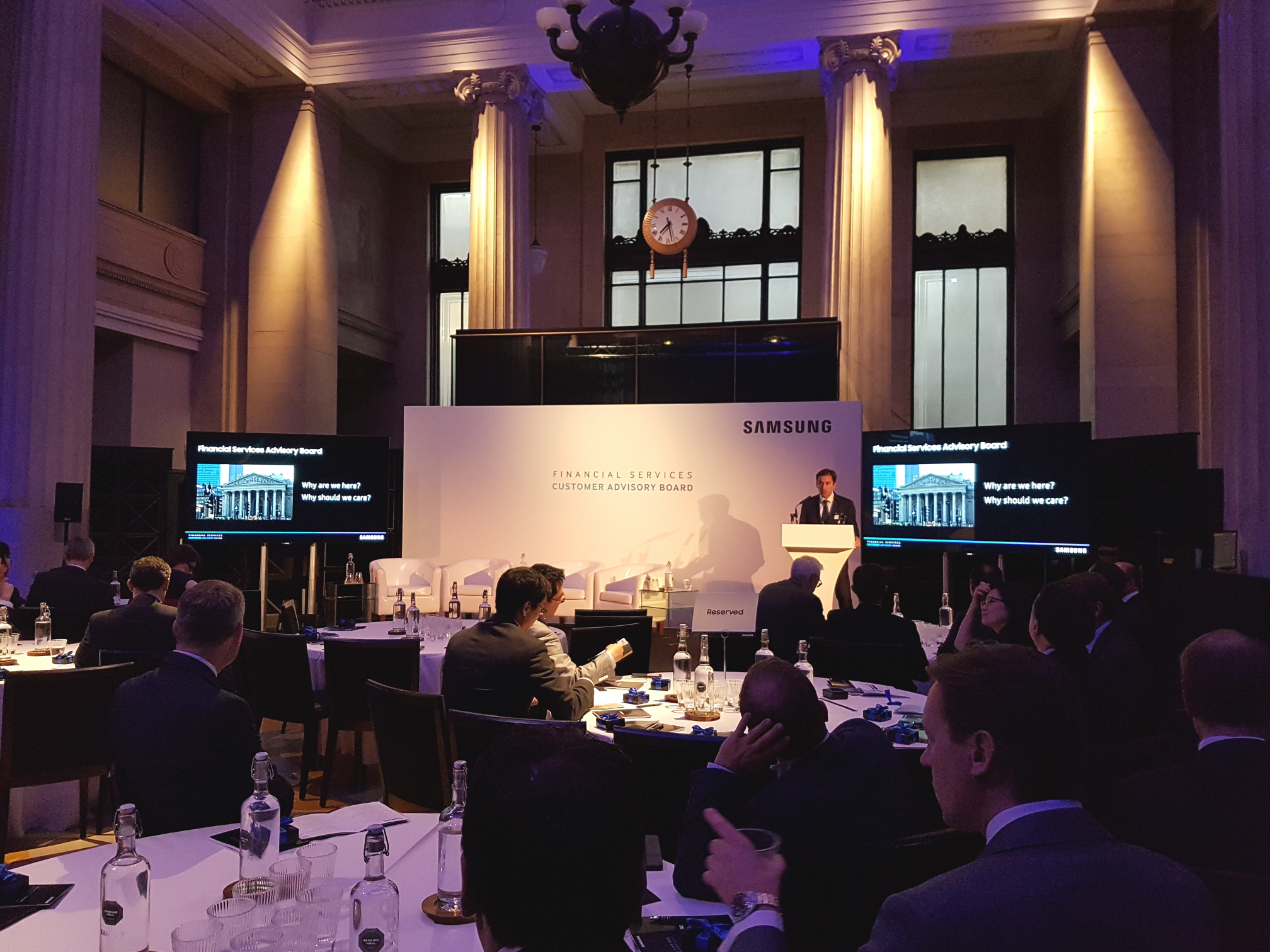 Samsung SDS and Samsung Electronics held a solution presentation targeting top financial institutions and received high interest from clients.