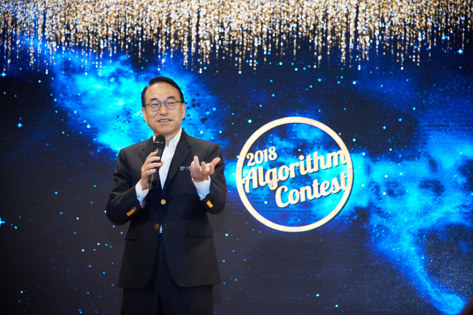 Samsung SDS President & CEO, Dr. WP Hong, gives words of encouragement at the 'Algorithm Contest' held at the Samsung SDS Jamsil Campus on September 13.