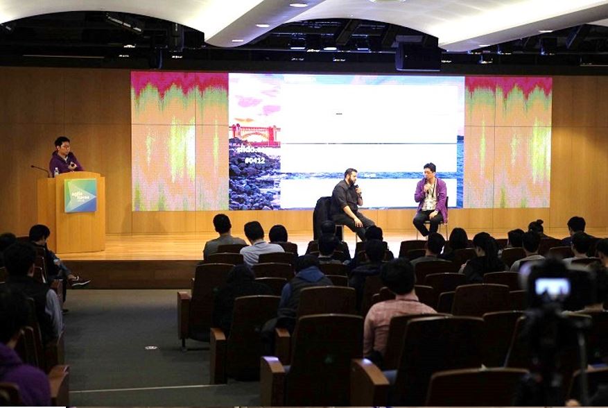 Keynote speaker Ahmed Sidky from RioGames during the Q&A session; (right) ACT Group Leader, Hubert Shin moderating the session  © copyright 2018 Agile Korea Conference