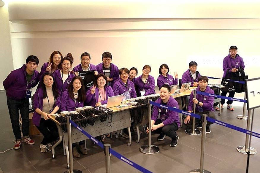 Staff members greatly contributed to the success of Agile Korea 2018  © copyright 2018 Agile Korea Conference