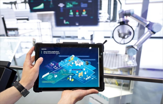 img-260320-02-digital-twin