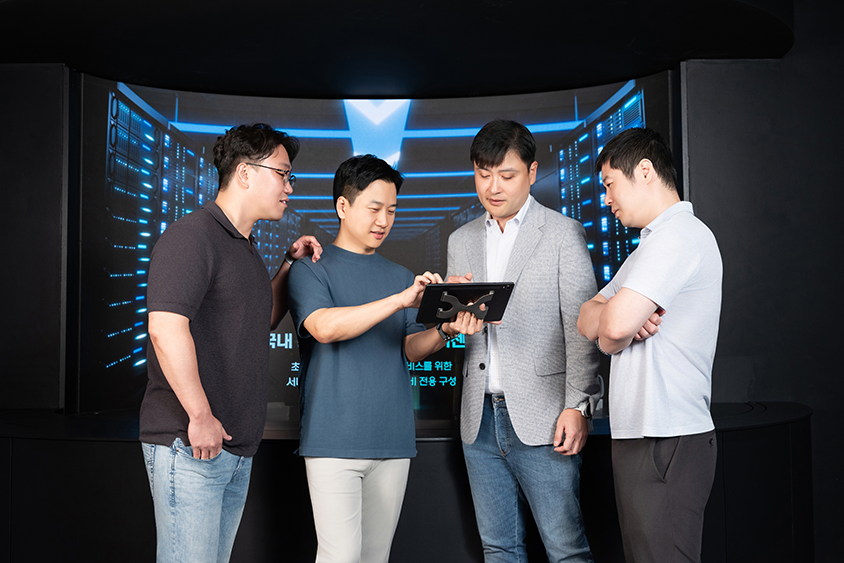 삼성SDS 클라우드 연구와 AI 인프라 전략을 설명하는 장민성 연구팀장 인터뷰 모습