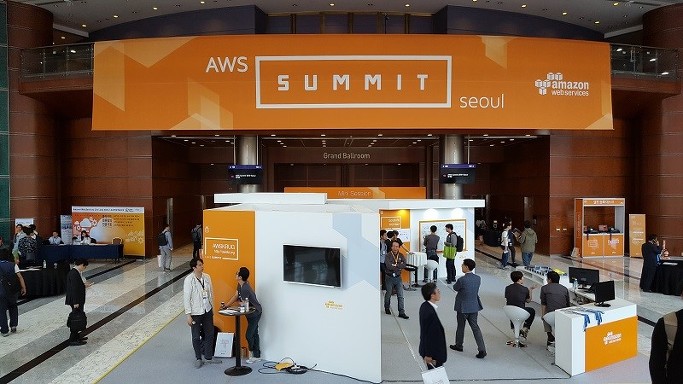 AWS Summit 행사장 사진