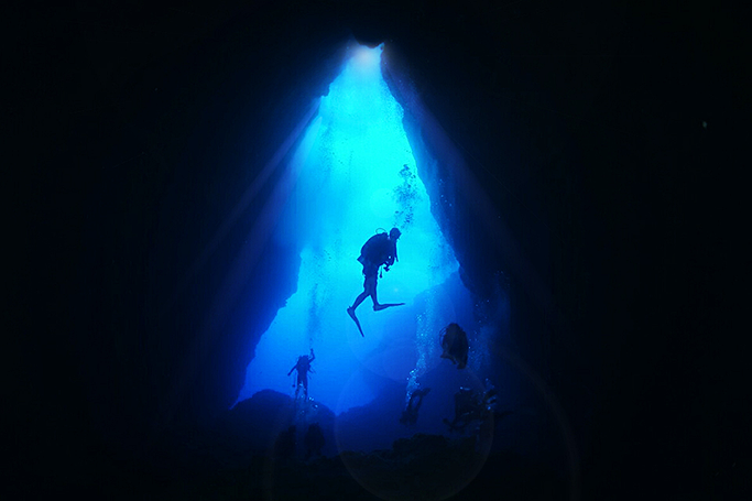 공기통 메고 100계단을 내려가야 닿을 수 있는 사이판의 그로토(Grotto) 동굴