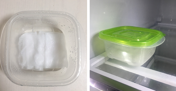화장솜을 빈 케이스에 넣고 냉장고에 20분 정도 넣어 둡니다