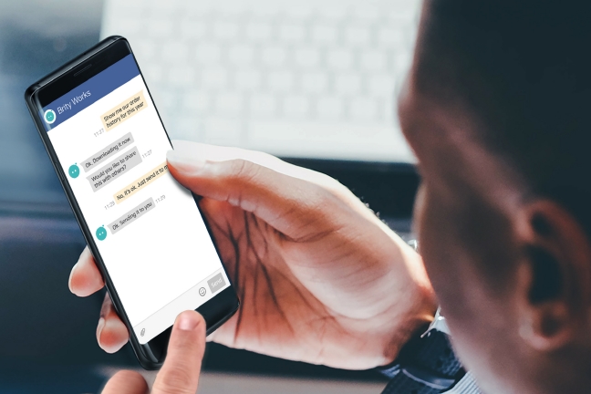 Implementação de tarefas complicadas com instruções simples via chatbot