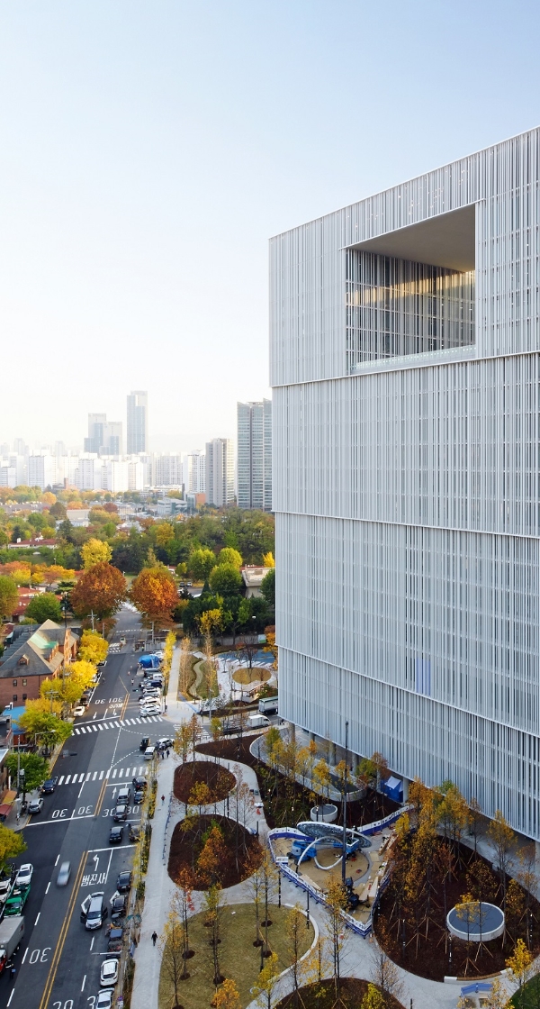 From the case of Amorepacific, find out how a digital workspace can vitalize communication and collaboration among 5000+ employees and partners working across 17 countries.