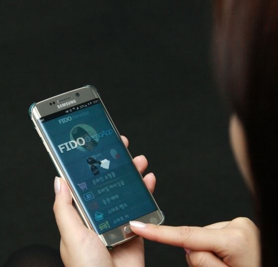 Playing Nexsign demo using Samsung Phone.