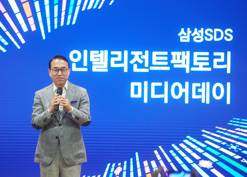 Samsung SDS President & CEO, Dr. WP Hong is welcoming people to the event.