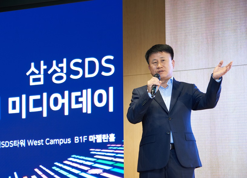 Leader of Samsung SDS Smart Factory Business Division, Jae-Cheol Lee explains the business strategy of Intelligent Factory
